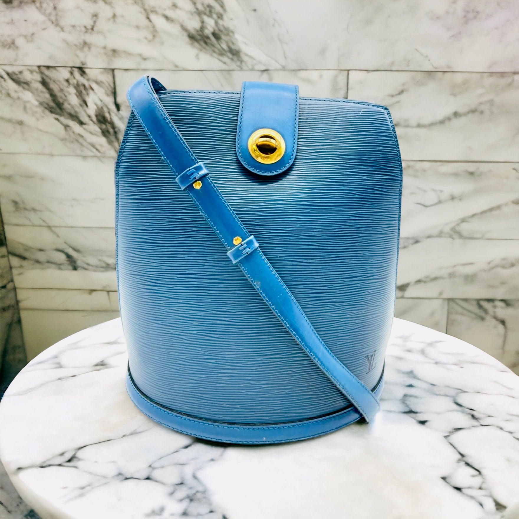 Louis Vuitton Cluny in Blue